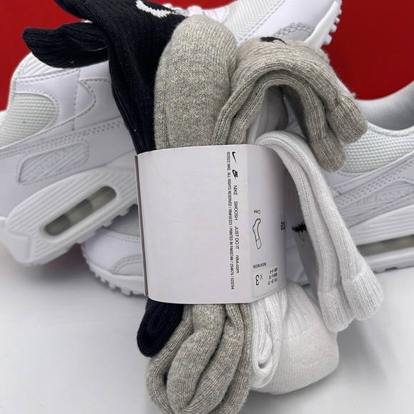 Nike Everyday Cushioned Training Crew Socks (3 Pairs)
Size M - m6-8; w6-10; - Picture 11 of 16